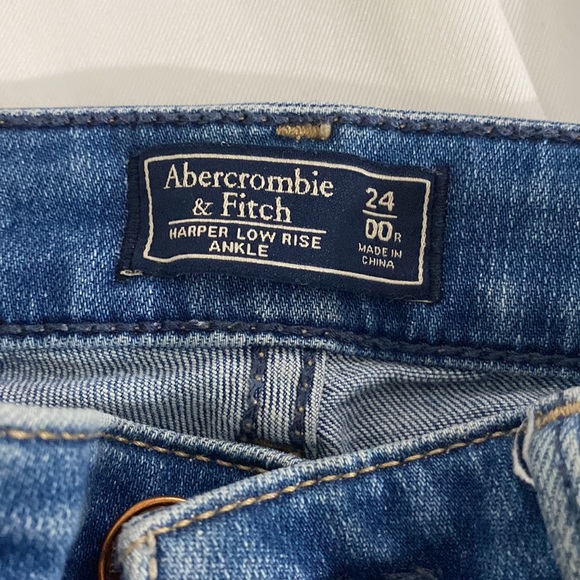 ripped Abercrombie and Fitch jeans - Picture 2 of 4